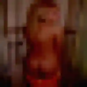Erika, 19 ans, connectée à Plœuc-L'Hermitage pour une rencontre coquine