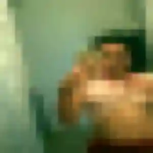 Francine, 20 ans, connectée à Trévoux pour une rencontre coquine