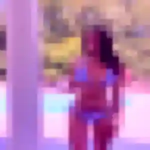 Découvre Gladys, 22 ans à Ville-la-Grand en privé